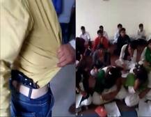 आगरा: बच्चे कर रहे थे नकल, रिवॉल्वर ले कर घूम रहा था एग्जामिनर, वीडियो हुआ वायरल