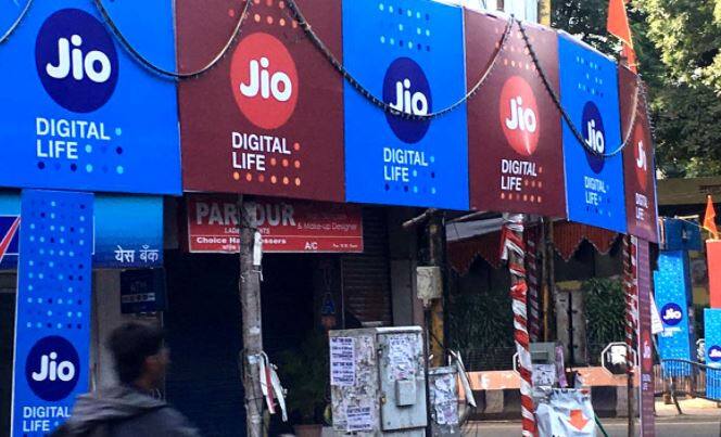 इस तरह कुल मिले 400 रुपये कैशबैक को आठ बार इस्तेमाल किया जा सकेगा.