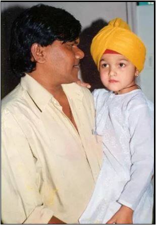 इस तस्वीर में आलिया इतनी क्यूट लग रही हैं कि किसी का भी दिल पिघल जाए.