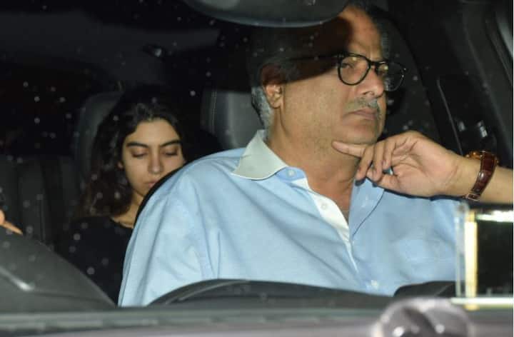 बोनी कपूर के साथ उनकी छोटी बेटी खुशी कपूर भी नजर आईं. हालांकि जाह्न्वी कपूर अपनी डेब्यू फिल्म 'धड़क' की शूटिंग में बिजी है जिसके कारण वो 'हिचकी' की स्पेशल स्क्रीनिंग में शामिल नहीं हो पाईं. (तस्वीर: मानव मंगलानी) 