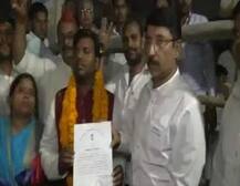 उपचुनाव नतीज़ों का असर: गोरखुपर के डीएम राजीव रौतेला समेत 37 IAS अधिकारियों का तबादला