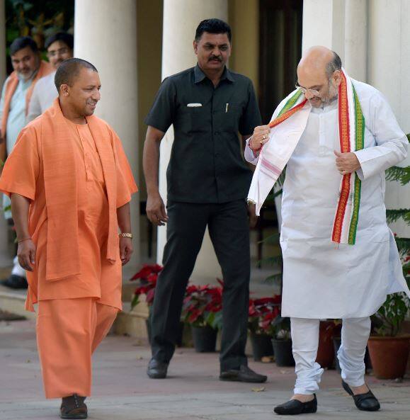 गोरखपुर-फूलपुर हार: अमित शाह ने योगी को आज शाम दिल्ली बुलाया Amit Shah summons Yogi Adityanath over Gorakhpur defeat गोरखपुर-फूलपुर हार: अमित शाह ने योगी को आज शाम दिल्ली बुलाया