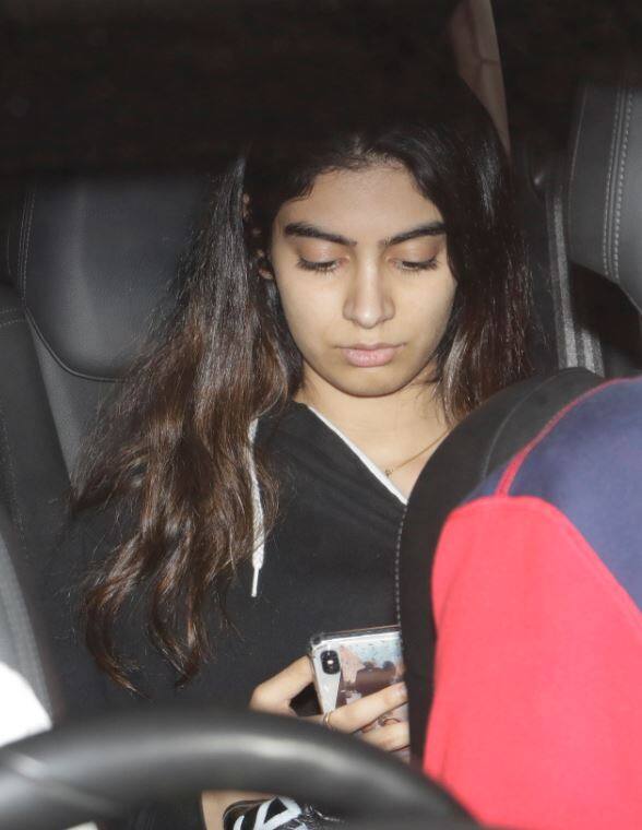 ऐसे में बोनी कपूर के सभी बच्चों में दूरिया पहले से काफी कम हो गईं हैं. (तस्वीर: मानव मंगलानी)