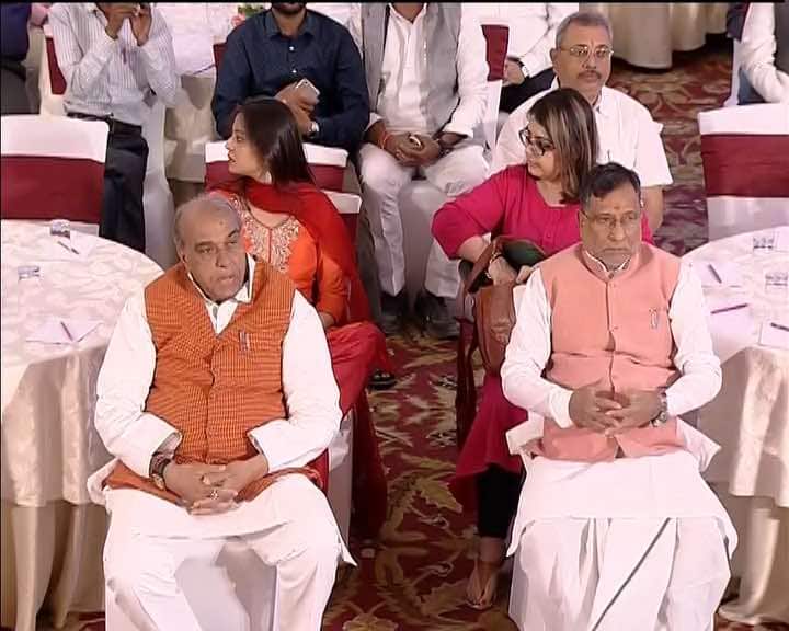 यूपी शिखर सम्मेलन: मायावती पीएम और अखिलेश होंगे यूपी के सीएम उम्मीदवार: एसपी नेता रामगोविंद चौधरी UP Shikhar sammelan LIVE Update यूपी शिखर सम्मेलन: मायावती पीएम और अखिलेश होंगे यूपी के सीएम उम्मीदवार: एसपी नेता रामगोविंद चौधरी