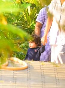 PHOTOS: पापा सैफ के साथ तैमूर ने की जमकर मस्ती, सड़क पर सभी को यूं पास की स्माइल 