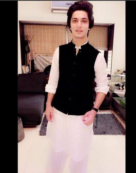 एक और चेहरा यूनुस खान इन दिनों टीवी शो पृथ्वी वल्लभ में राजकुमार सत्यश्री का किरदार निभा रहे हैं. बता दें कि यूनुस ने पिछले साल ही अपना ग्रैजुएशन पूरा किया हैं. 