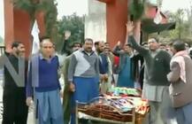 पाकिस्तानी गोलीबारी के खिलाफ PoK के मुजफ्फराबाद में नागरिकों का प्रदर्शन