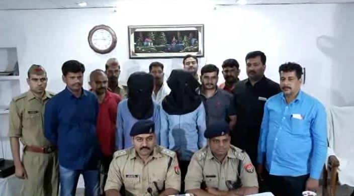 गोरखपुर पुलिस के हत्थे चढ़े दो हथियार तस्कर, ISI एजेंट परवेज टांडा से थे संबंध Gorakhpur police arrested two agents of ISI agent Parvez Tanda गोरखपुर पुलिस के हत्थे चढ़े दो हथियार तस्कर, ISI एजेंट परवेज टांडा से थे संबंध