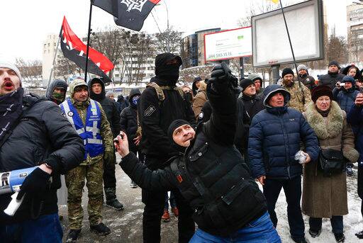 यूक्रेन से अलग कर क्रीमिया को अपने नियंत्रण में करने के बाद रूस में पहली बार चुनाव हुए हैं. हालांकि, यूक्रेन में रह रहे रूसी नागरिकों को मतदान करने की अनुमति नहीं दी गई.