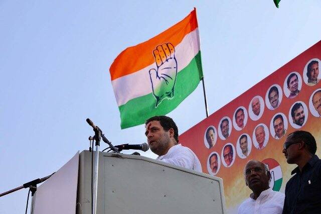 Karnataka: PM Narendra Modi insulting common man, alleges Rahul Gandhi कर्नाटक: देश की प्रगति का श्रेय लेकर लोगों का अपमान कर रहे हैं पीएम मोदी: राहुल गांधी