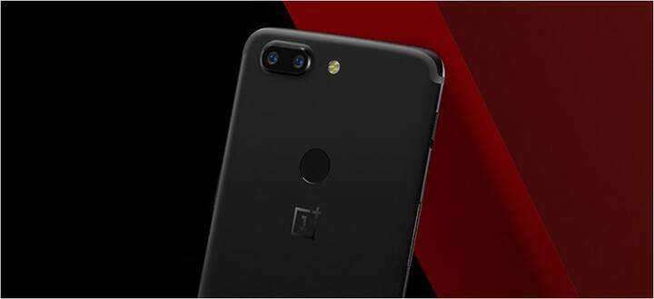 ओपो R15 डुअल कैमरा सेटअप दिया गया है जो 16MP+5MP के कॉम्बिनेशन और f/1.7 अपर्चर के साथ आता है. वहीं ड्रीम मिरर एडिशन में ये कॉम्बिनेशन 16MP+20MP के साथ आता है. दोनों स्मार्टफोन में 20MP का फ्रंट फेसिंग कैमरा दिया गया है.