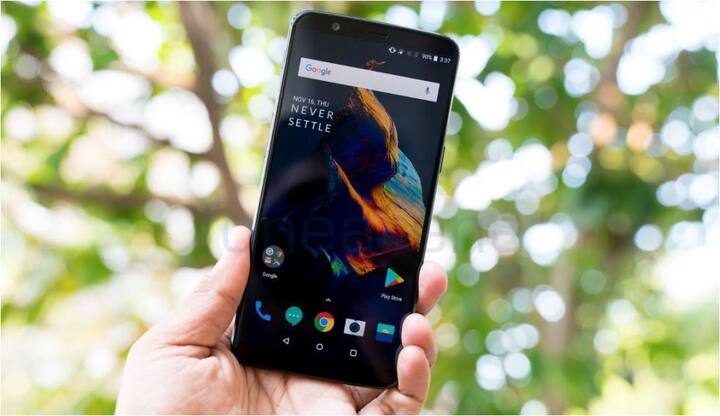 आईफोन X जैसा दिखने वाले इस स्मार्टफोन पर ऊपर की ओर नॉच भी दिया गया है. इसमें मीडियाटेक हेलियो P60 ऑक्टाकोर प्रोसेसर दिया गया है वहीं ड्रीम मिरर एडिशन में सेमैपड्रैगन 660 चिपसेट दी गई है.