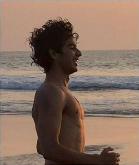 वहीं ‘धड़क’ मशहूर अभिनेत्री श्रीदेवी की बेटी जाह्नवी कपूर की पहली फिल्म है. जाह्नवी ‘धड़क’ फिल्म से बॉलीवुड में अपने करियर की शुरुआत कर रही हैं.