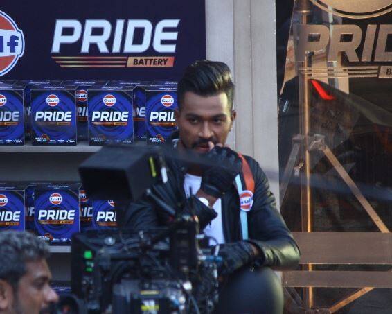 बता दें कि एली और हार्दिक के रिलेशन की खबरें तब से आ रही है जब से एली हार्दिक के बड़े भाई की रिसेप्शन में पहुंची थीं. (तस्वीर: मानव मंगलानी)