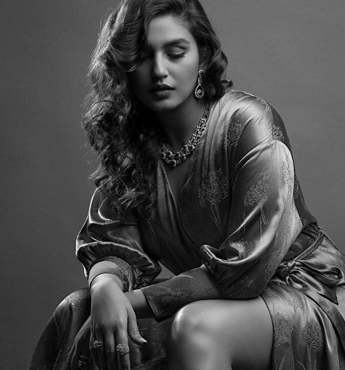 कई हिट फिल्में दे चुकीं हुमा कुरैशी की तस्वीरें इन दिनों इंस्टाग्राम पर आकर्षण का केन्द्र बनी हुई हैं. (फोटो: इंस्टाग्राम/हुमा कुरैशी)