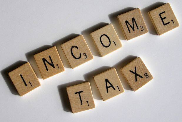 इनकम टैक्सपेयर्स को 31 मार्च से पहले सभी पेपरवर्क पूरा करना होगा जिसमें किराया लेने और देने की जानकारी देनी होगी. यानी नए वित्तीय वर्ष से पहले किराएदार और मकानमालिक दोनों को जरूरी दस्तावेजी कामकाज पूरा करना होगा. ये नियम सभी टैक्सपेयर्स पर लागू होंगे. 1 अप्रैल से नए नियम आ रहे हैं.