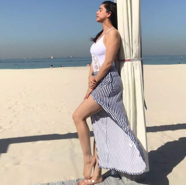 टीवी की मशहूर अभिनेत्री श्रद्धा आर्या इन दिनों अपने एक वीडियो को लेकर भी चर्चा में हैं.