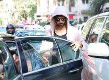 Rumored गर्लफ्रेंड के साथ डेट पर पहुंचे कार्तिक आर्यन, तस्वीरों में देखें कौन हैं ये मिस्ट्री गर्ल