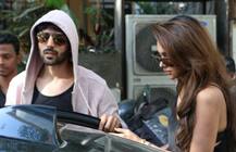 Rumored गर्लफ्रेंड के साथ डेट पर पहुंचे कार्तिक आर्यन, तस्वीरों में देखें कौन हैं ये मिस्ट्री गर्ल