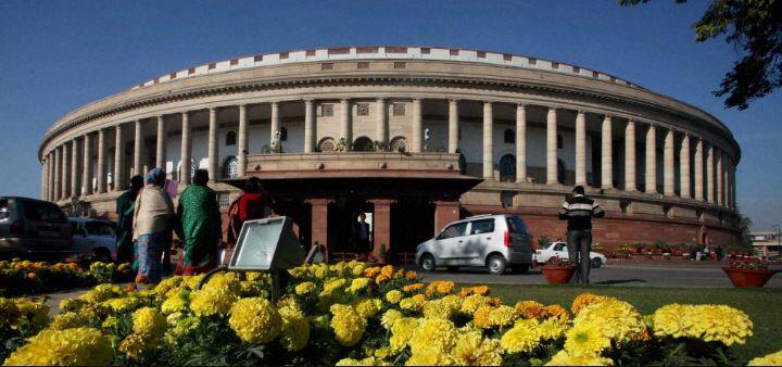 यही नहीं हर विधायक अपना वोट प्राथमिकता के हिसाब से देता है. मतलब अगर 12 उम्मीदवार मैदान में हैं तो हर विधायक को बताना होगा कि उसकी पहली पसंद कौन है दूसरी पसंद कौन और इसी तरह सभी 12 उम्मीदवारों के लिए अपनी प्राथमिकता बतानी होगी.