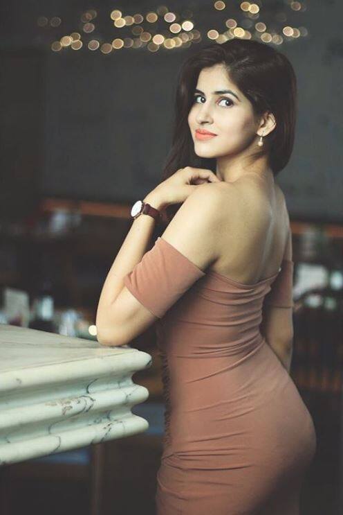 नतीजा आपके सामने है. साक्षी अब रुपहले पर्दे पर दमकती हुई दिखाई दे रही हैं.