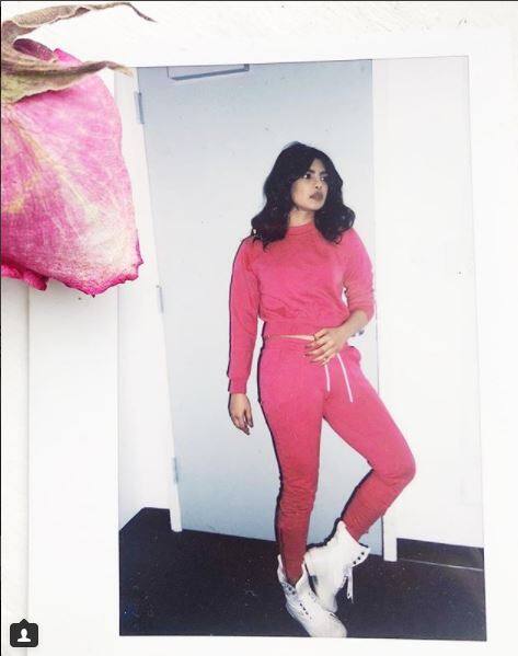 वहीं इस लिस्ट में दूसरे नंबर पर इंडस्ट्री की बेहतरीन अदाकारा प्रियंका चोपड़ा का नाम है जिन्हें करीब दो करोड़ लोग फॉलो करते हैं.