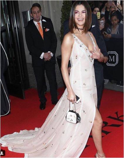 इस बीच यह पुष्टि नहीं हो पाई है कि एक दौर में एक-दूसरे के दीवाने रहे सेलेना और बीबर एक बार फिर प्यार में पागल होने को तैयार हैं या नहीं.