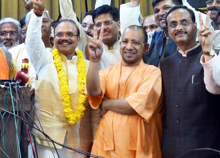 राज्यसभा चुनाव: गुजरात से सबक लेकर योगी ने यूपी में लगाई फील्डिंग up rajya sabha election, yogi don't want to repeat gujarat's mistake राज्यसभा चुनाव: गुजरात से सबक लेकर योगी ने यूपी में लगाई फील्डिंग