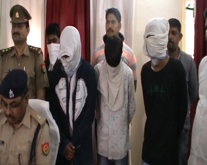 Lucknow: Four vicious criminals arrested, police recovered Rs 58,000 including mobile लखनऊ पुलिस ने गिरफ्तार किए चार शातिर बदमाश, अकेली महिलाओं को बनाते थे निशाना