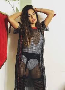 टीवी सेलिब्रिटी ने इंस्टा पर बिखेरी अपनी बोल्डनेस, बिकिनी में आई नजर