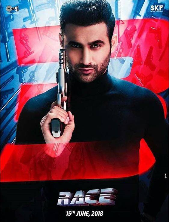    सलमान ने वादा किया था कि वह इस हफ्ते एक-एक कर 'रेस- 3' परिवार के सदस्यों से जनता को रू-ब-रू करवाएंगे. अपने वादे के मुताबिक सलमान एक एक कर के रेस-3 के सभी किरदारों की तस्वीरें शेयर करते नजर आ रहे हैं. तस्वीर में आप फ्रेडी दारूवाला को देख सकते हैं.