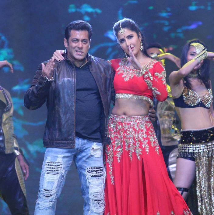 दोनों साथ में स्टेज पर धमाकेदार परफॉर्मेंस भी दी. 