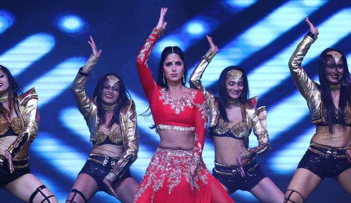 इस दौरान कैटरीना में न सिर्फ गजब की एनर्जी देखने मिली बल्कि वो बेहद खूबसूरत भी लग रहीं थी. 