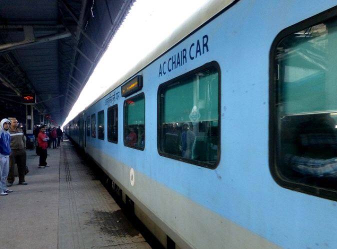 रेलवे ने बताया कि कोलकाता शताब्दी के न्यू जलपाईगुड़ी से मालदा और मुंबई शताब्दी के अहमदाबाद से बड़ौदा के लिए तैयार है. जिनके किराए में रेलवे कटौती कर चुका है और ट्रायल के तौर पर चलाया रही हैं.