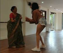 \'बम डिगी डिगी\' गाने पर अभिनेत्री अदा और दादी ने लगाए ठुमके, देखें वीडियो