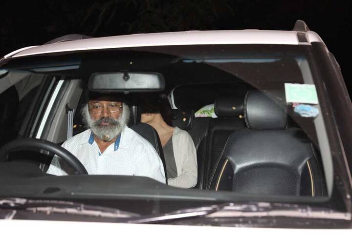 कल ये दोनों सितारे मुंबई के बांद्रा में स्थित एक मशहूर सैलून में साथ-साथ पहुंचें. ये दोनों सितारे कल शाम 8.30 बजे के करीब वहां कैमरे में कैद हुए.