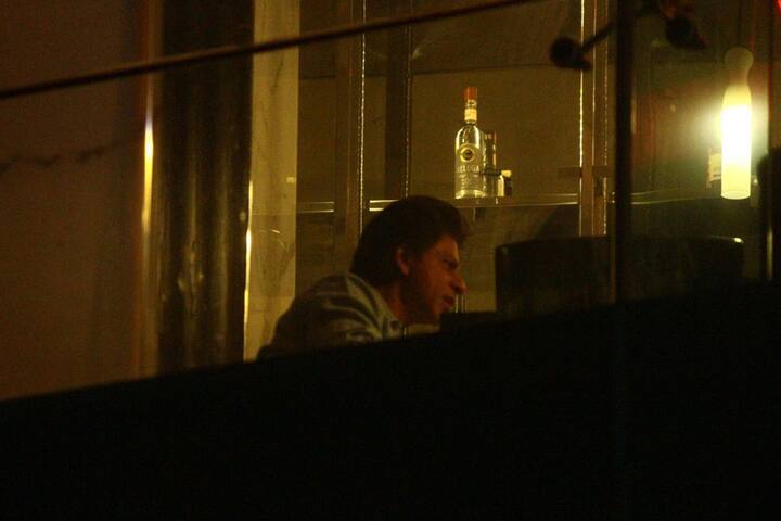 बता दें कि पिछले दिनों शाहरुख अपने छोटे बेटे अबराम के साथ स्पीड स्कीइंग करते दिखे थे. इसकी तस्वीरें भी उन्होंने शेयर की थीं.