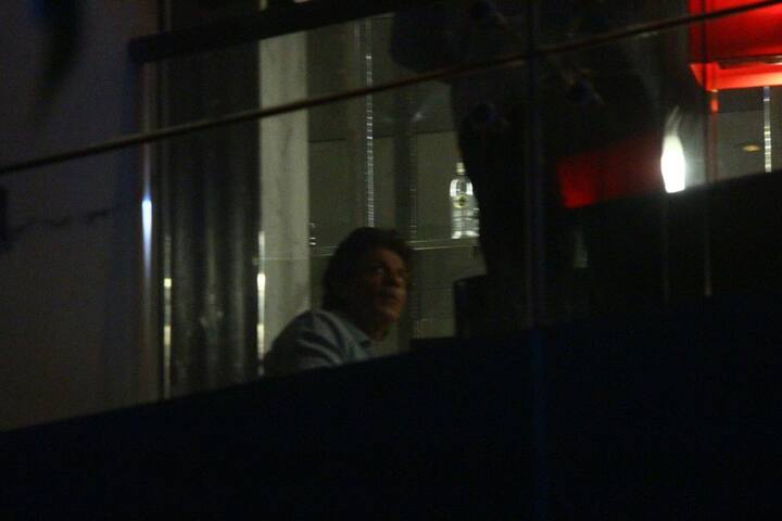 कल शाहरुख पत्नी गौरी खान के साथ मुंबई के एक बहुत ही मशहूर रेस्टोरेंट में डिनर के लिए पहुंचें.