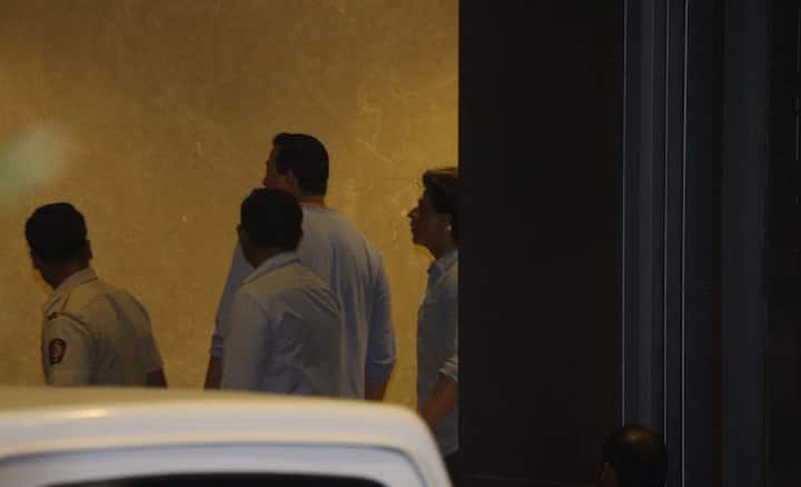 फिल्मों की बात करें तो शाहरुख इन दिनों आनंद एल राय की 'जीरो' के साथ व्यस्त हैं.