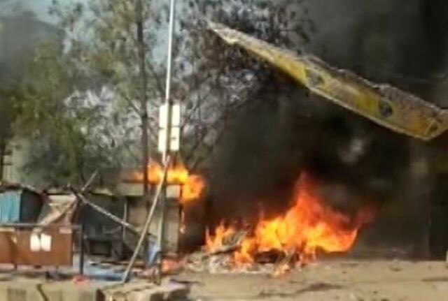 Bihar: Violence in Aurangabad today, shops set ablaze, two injured बिहार के औरंगाबाद में आज फिर हिंसा, दर्जन भर दुकानें फूंकी, गोली चलने से दो घायल