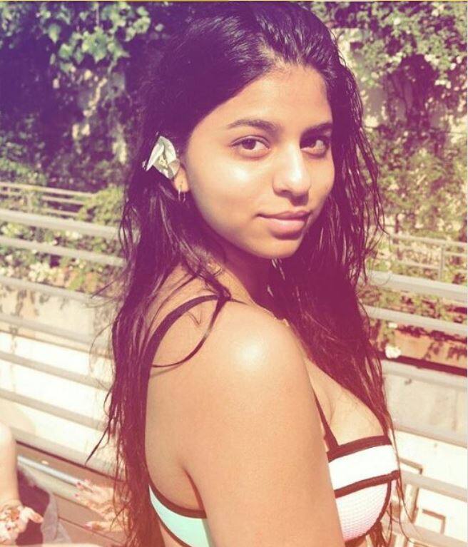  शाहरुख खान की बेटी सुहाना खान फिल्मों में आने से पहले ही हमेंशा लाइमलाइट में रहती हैं. इन दिनों सुहाना अपनी एक तस्वीर की वजह से सुर्खियों में हैं.