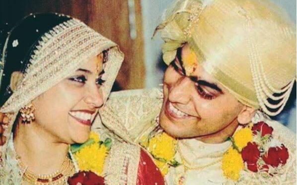 इस कार्यक्रम में उन्होंने अपनी मुस्कान से दर्शकों के बीच एक अलग पहचान बनाई. बता दें कि यह उस समय का सबसे ज्यादा टीआरपी वाला प्रोग्राम था. रेणुका ने 25 मई 2001 को बॉलीवुड एक्टर आशुतोष राणा से दूसरी शादी की. दोनों की मुलाकात डायरेक्टर हंसल मेहता की एक फिल्म की शूटिंग के दौरान हुई थी.