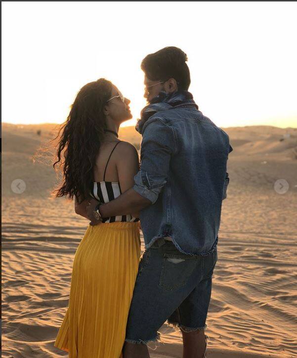 हिना दुबई में अकेली नहीं है बल्कि वो अपने ब्वॉयफ्रेंड रॉकी जायसवाल के साथ हैं.