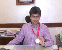 इलाहाबाद के डीएम सुहास एलवाई ने रचा इतिहास, बैडमिंटन चैम्पियनशिप में जीता गोल्ड मेडल