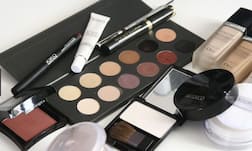 Durga Puja Special 2021: दुर्गा पूजा में स्पेशल दिखने के लिए इन मेकअप ट्रिक्स को अपनाएं, लगेंगी गॉर्जियस