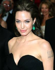 छुप छुपकर एक रियल स्टेट एजेंट को डेट कर रही हैं एंजेलिना जोली