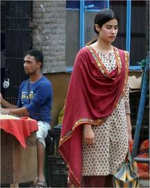 फिल्म \'धड़क\' में जाह्नवी कपूर-ईशान खट्टर के बीच केमिस्ट्री का है ये अंदाज