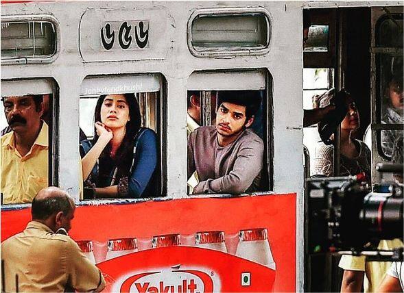 बता दें कि ‘धड़क’ फिल्म की शूटिंग आज कल पश्चिम बंगाल के कोलकाता में चल रही है. 