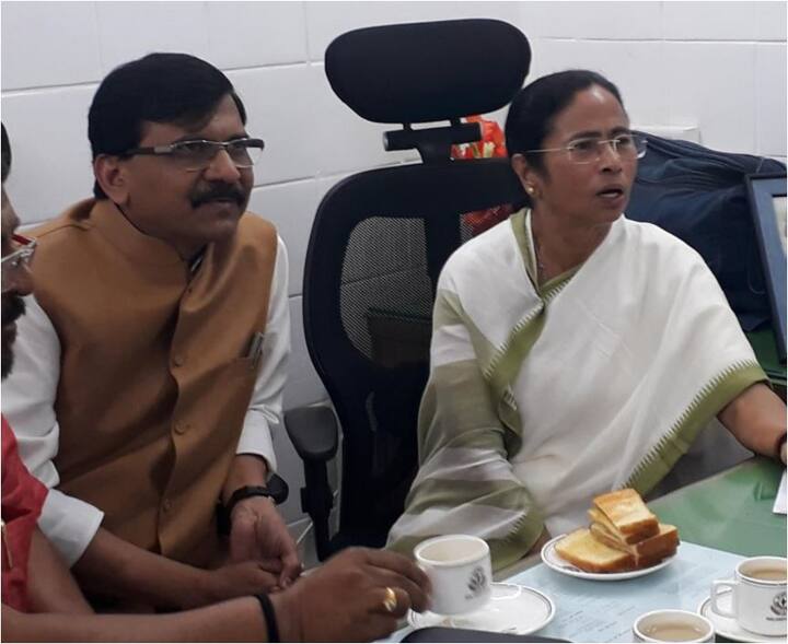 दिलचस्प बात ये है कि ममता बनर्जी ने महाराष्ट्र सरकार में बीजेपी की सहयोगी पार्टी शिवसेना के नेता संजय राउत से भी मुलाकत कर अपनी बात उन तक पहुंचाई. 