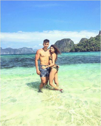 अलाना सोशल मीडिया पर काफी फेमस हैं. उनकी लोकप्रियता का अंदाजा आप इस बात से लगा सकते हैं कि इंस्टा पर बेहद कम उम्र की अलाना के हज़ारों फैंस हैं.